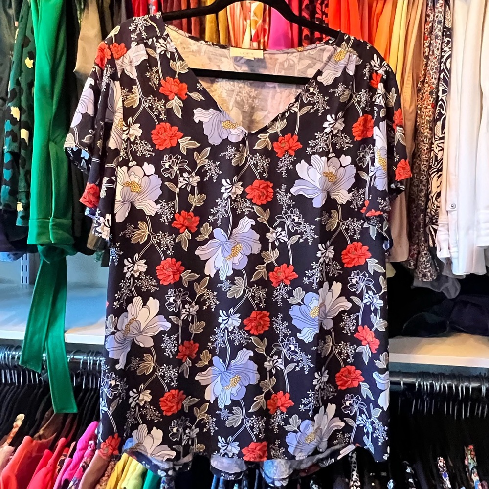 Loft. Mixed media. Flutter sleeve tee.
